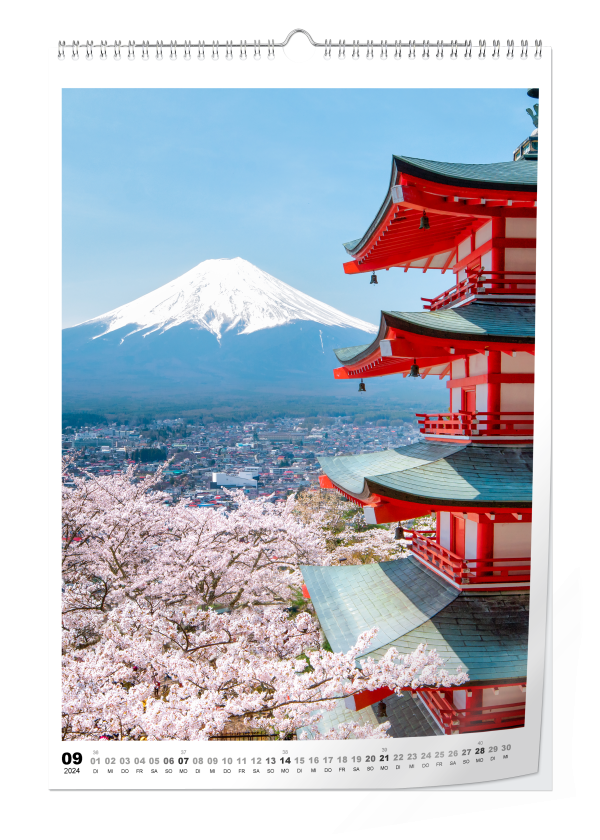 Digitaldruck-Fotokalender im A3-Hochformat mit japanischem Gebäude vor dem schneebedeckten Mount Fuji in Kirschblüte.