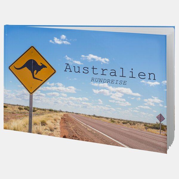 Das RUCK ZUCK Fotobuch® zeigt das Cover einer Australien Rundreise mit Känguru-Verkehrsschild in Outback-Landschaft.